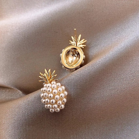New⚡️ Pineapple Gold Pearl Stud Earrings - Picture 4 of 6